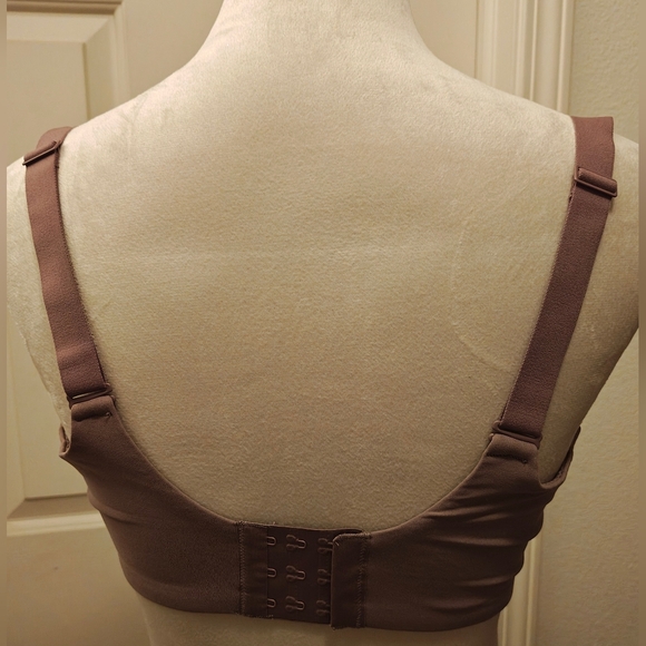 NWOT Skims Full Coverage Bra. - Picture 4 of 6